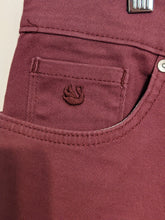 Load image into Gallery viewer, Gloria Vanderbilt Women's Amanda Capri Classic Rise Jean