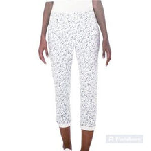 Load image into Gallery viewer, Mario Serrani Comfort Stretch Cuff Capri Women's Pants