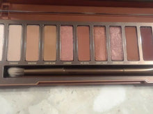Load image into Gallery viewer, Urban Decay Naked Heat eye shadow palette