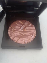 Load image into Gallery viewer, Laura Mercier Face Illuminator Powder 0.3 oz. Shade: Inspiration. New in box