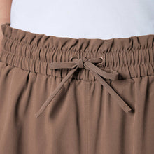 Load image into Gallery viewer, Mondetta Women's Stretch Relaxed Fit Woven Pull on Shorts