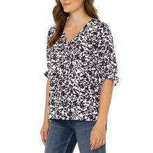 Load image into Gallery viewer, Well Worn Ladies&#39; V-Neck Blouse
