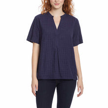 Load image into Gallery viewer, Gloria Vanderbilt Ladies&#39; Seersucker Popover
