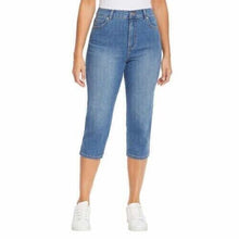 Load image into Gallery viewer, Gloria Vanderbilt Women&#39;s Amanda Capri Classic Rise Jean
