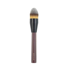 Load image into Gallery viewer, Kevyn Aucoin the Foundation Brush

