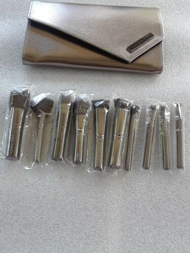 Vasanti Stubby 10-Piece Makeup Brush Set with Silver Case (Cruelty-Free & Vegan)