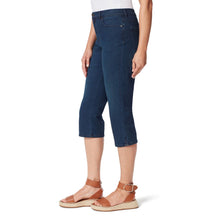 Load image into Gallery viewer, Gloria Vanderbilt Women&#39;s Amanda Capri Classic Rise Jean

