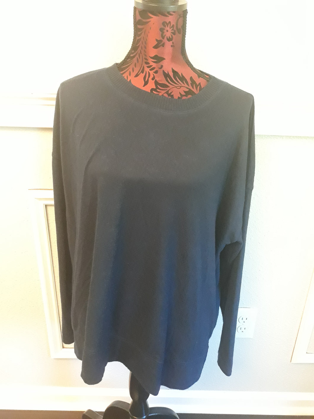 Preowned Lucky Brand Ultra Soft Cloud Jersey Wrinkle Free Sweatshirt Top