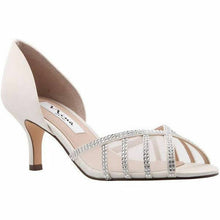 Load image into Gallery viewer, Nina Corita womens Pumps Ivory 7.5M
