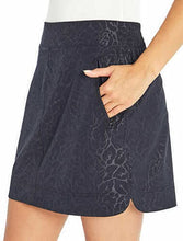 Load image into Gallery viewer, Orvis Women&#39;s Embossed Pull-On Travel Skort
