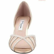 Load image into Gallery viewer, Nina Corita Pumps Ivory 6.5M
