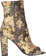 Load image into Gallery viewer, Jessica Simpson Women&#39;s Elara Fashion Boot Size 5.5M
