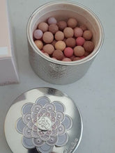 Load image into Gallery viewer, Guerlain Meteorites Light Revealing Pearls of Powder 25 g / 0.8 oz #4 Golden
