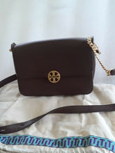 Load image into Gallery viewer, Tory Burch Chelsea Leather Cross Body Style 48731

