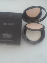 Load image into Gallery viewer, Laura Mercier Smooth Finish Foundation Powder 0.3 oz SPF 20
