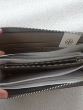 Load image into Gallery viewer, Tory Burch Robinson Zip Continental Wallet - French Gray
