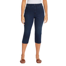 Load image into Gallery viewer, Gloria Vanderbilt Women&#39;s Amanda Capri Classic Rise Jean
