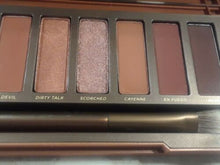Load image into Gallery viewer, Urban Decay Naked Heat eye shadow palette
