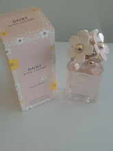 Load image into Gallery viewer, Marc Jacobs Daisy 4.2 Oz Eau So Fresh Women Eau De Toilette Spray
