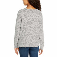 Load image into Gallery viewer, Buffalo Ladies’ Printed Cozy Top Used
